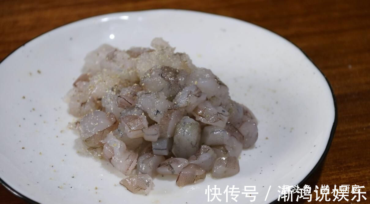 饺子皮|饺子皮别只会包饺子,教你做韭菜小笼包,不用揉面,不用发酵