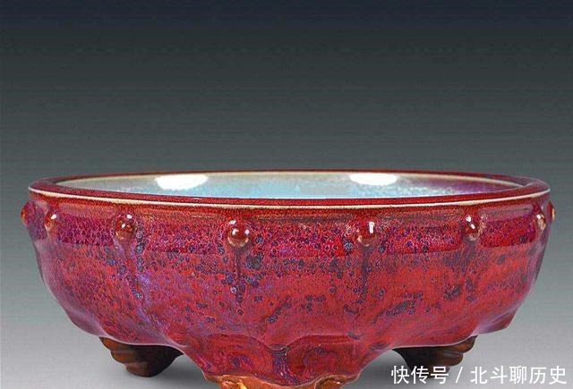 收藏家|老农干活时捡到一个“烟灰缸”,收藏家用4块钱换走,卖了180万