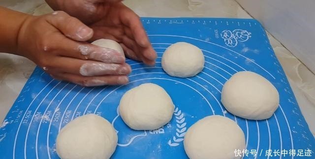 大泡|爱吃烙饼的要收藏了，加4个鸡蛋，个个空心鼓大泡，比手抓饼好吃