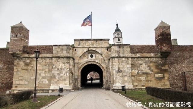 克林根贝格|占领一个有1300士兵驻守的城市最少需要多少人?答案是7个