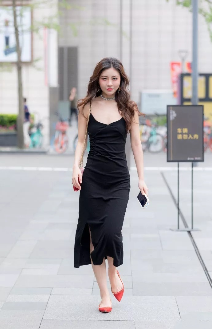 减龄|周末出街搭配高跟鞋,高级时尚又减龄