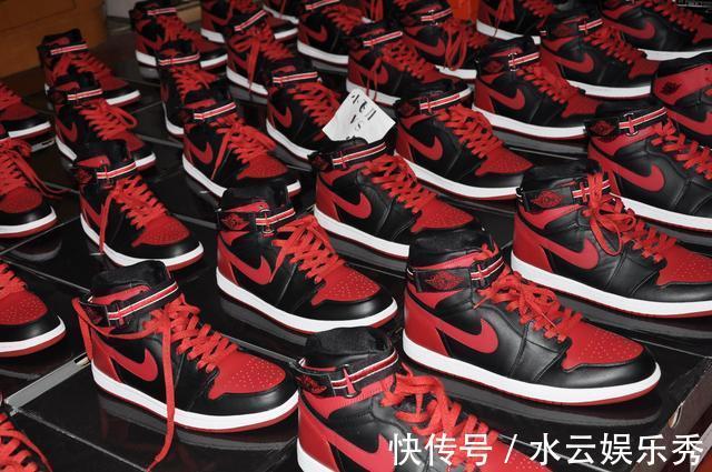 拉里|耐克如何打败匡威？乔丹为何把4.5耐克股份换成了AJ分红权？