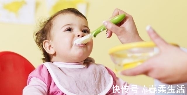 宝宝|妈妈正倒立练瑜伽，1岁娃这个动作把网友乐翻了，这也太调皮了