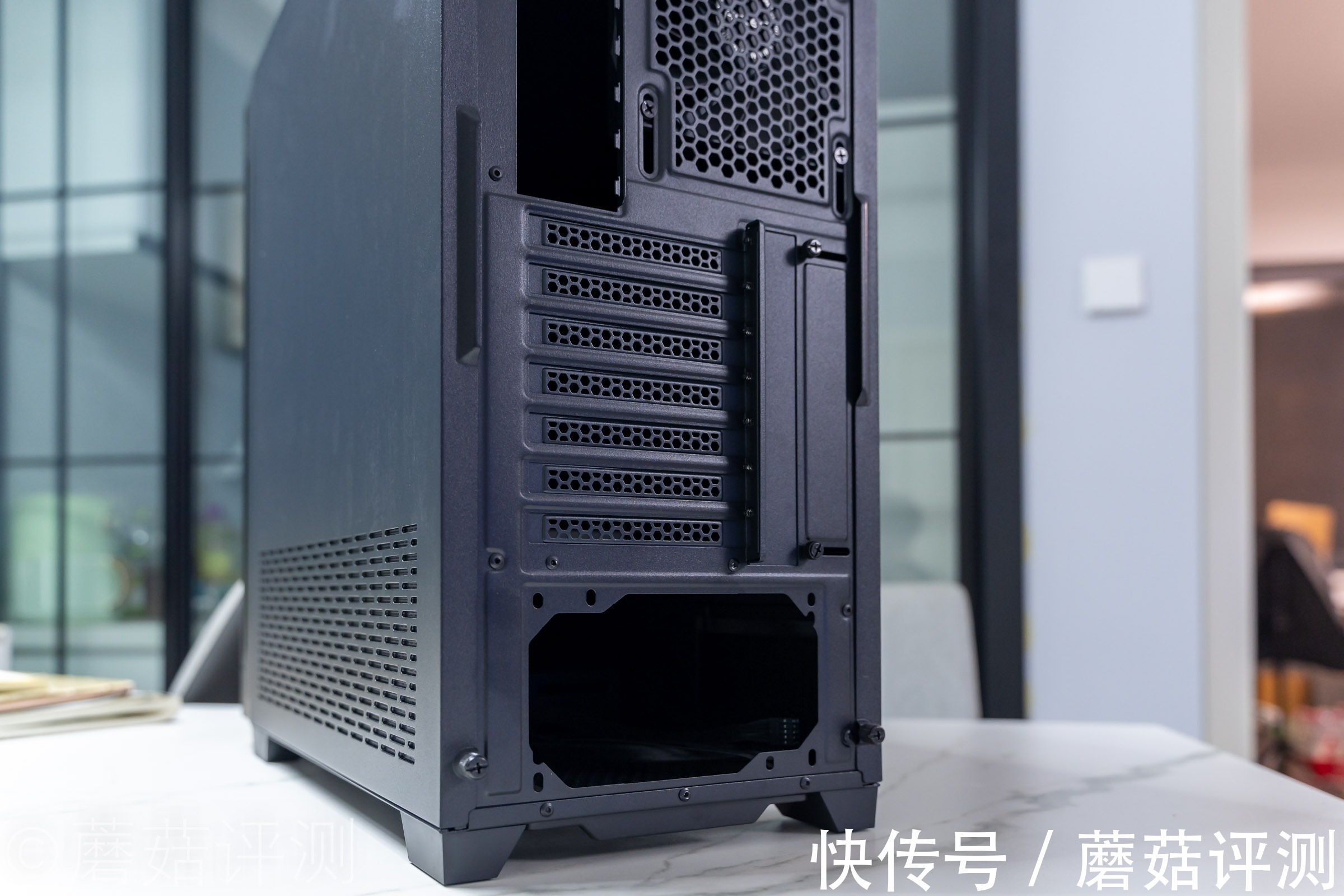 华擎|安静低调，博士小姐姐的选择、安钛克 Antec P10 Flux中塔静音机箱评测