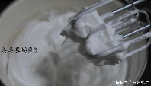 别鼓捣电饭锅蛋糕了,现在流行它!比戚风蛋糕更柔软,简单零失败