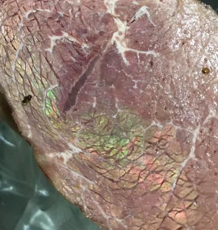  绿光|牛肉表面有“绿光”还吃吗？肉贩透露实情，网友：后悔没早点知道