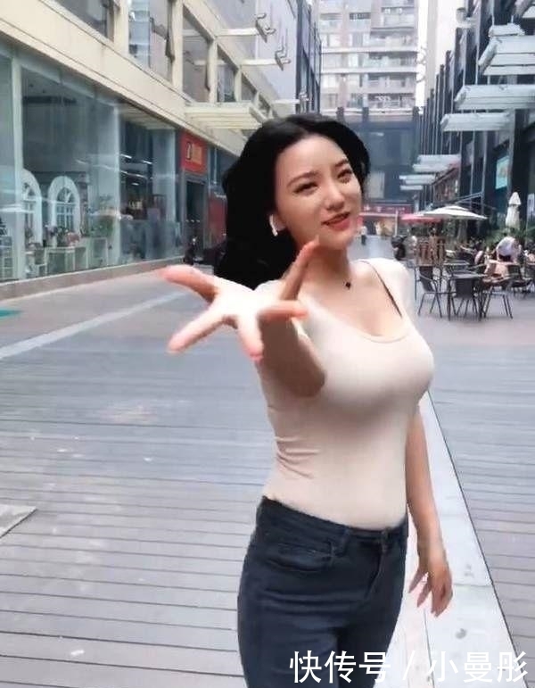 商场|街拍: 商场附近遇到的的小姐姐, 性格活泼