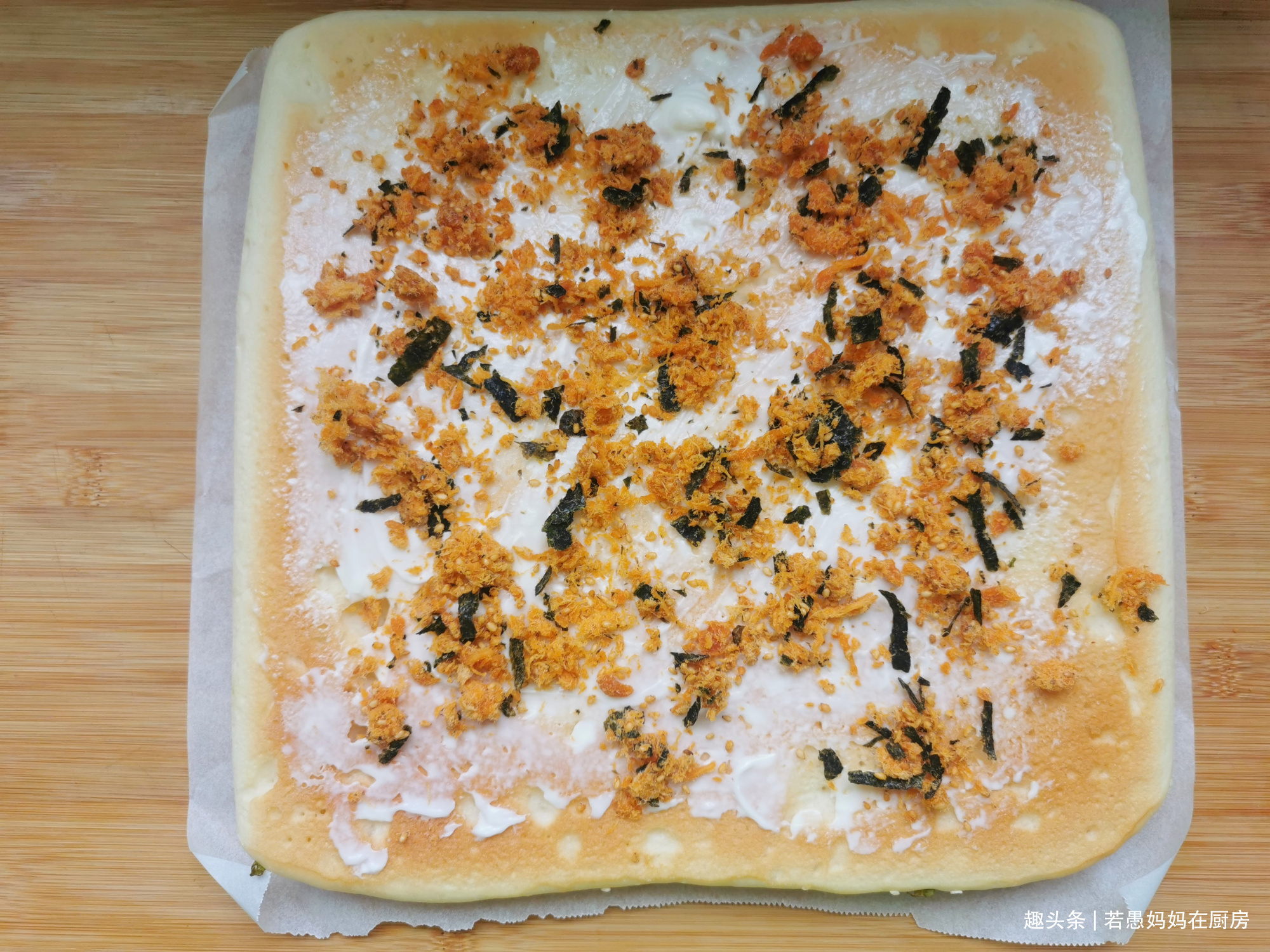 在家做香葱肉松面包卷，低糖少油，真材实料，比面包店买的要好吃