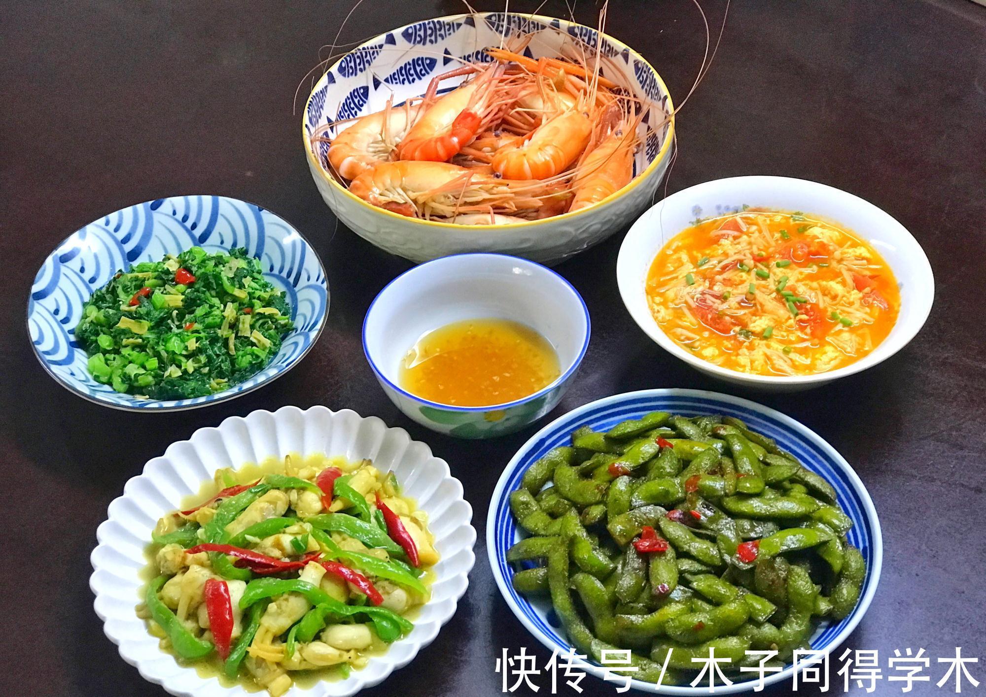 一家三口的假期晚餐，4菜1汤，第2道最有特色，网友：从来没吃过