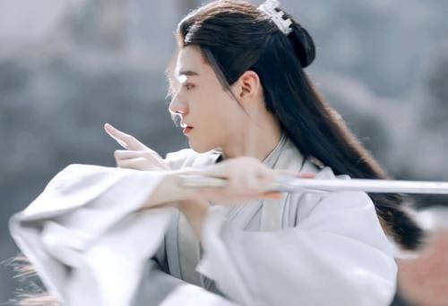 曝龔俊要去《創(chuàng)4》，唱和跳選不出一個好，網(wǎng)友：站著不動就行