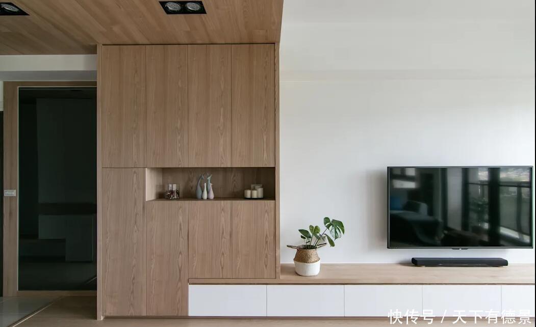 电视柜|电视柜越长越好,靠墙打到窗户边,上面坐人下面收纳,1㎡不浪费