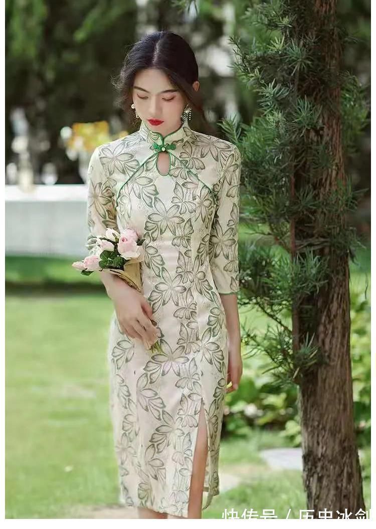 姑娘 如何挑选适合自己的旗袍?两个小妙招教你,年轻女孩也能穿旗袍!