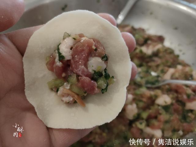 饺子想要好吃,调馅是关键,饺子店老板教你调馅技巧,鲜嫩多汁