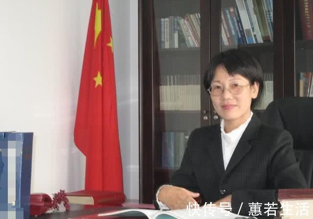 房子|婚后共同财产买的房子,房产证只写了一方名字,如果过世了房产怎么过户