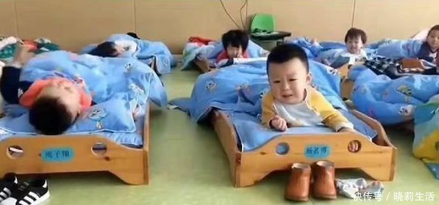 私立幼儿园|私立幼儿园午睡实拍图,看完后,家长给孩子买衣服还只图好看吗?