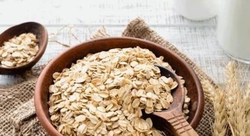 燕麦|女性想减肥,3种食物当主食吃,越吃越瘦,体重降到2位数
