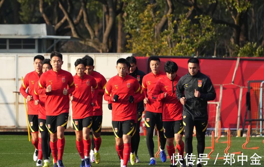 王子铭|国足队内50分钟热身赛打成1比1,00后进球,亚冠抽签结果将出炉