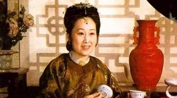 薛姨妈&她万千宠爱在一身,为何活成了红楼梦中最惨的女子