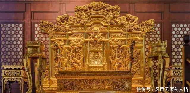 稻草|袁世凯花费40万打造龙椅,故宫专家打开夹层,发现里面包裹着稻草!