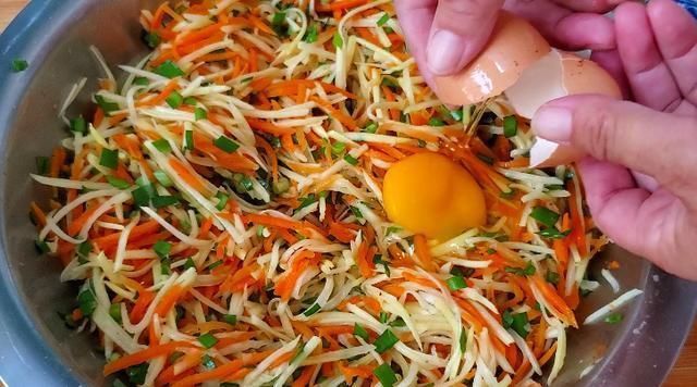 胡萝卜丝|儿子最馋这早餐,10分钟就出锅,营养好消化,我三天两头就做,香