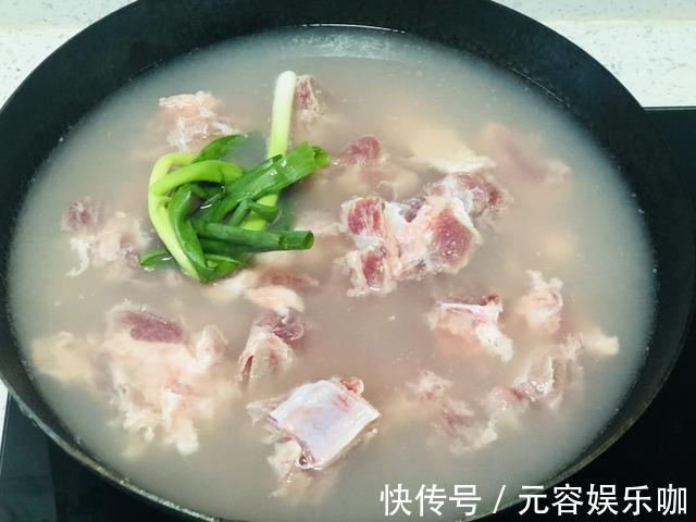 厨子|炖排骨时，上边的浮沫要不要撇干净？听完老厨子的讲解，涨知识了