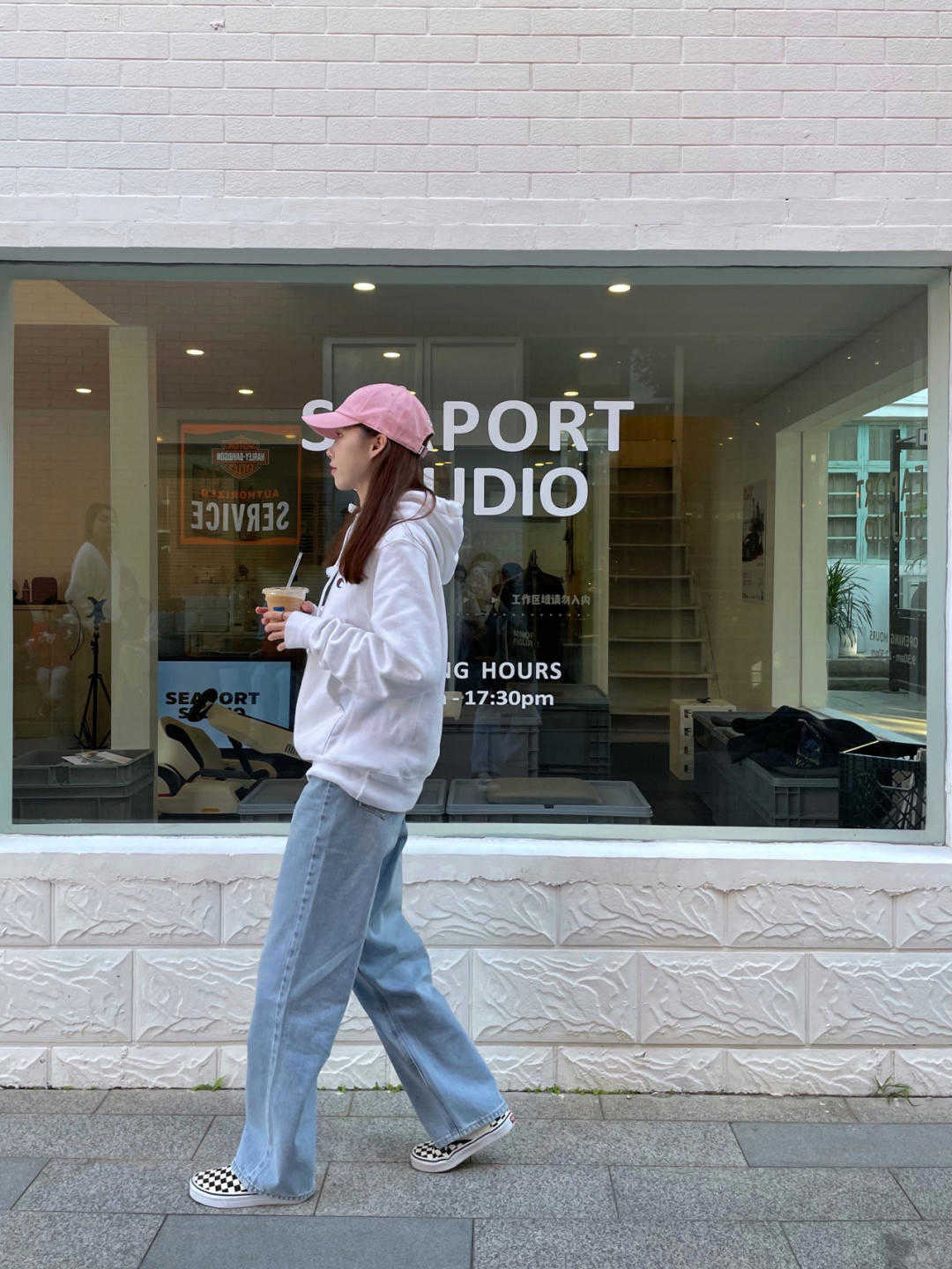 小腿|初秋,裤子的“高级穿法”是这样的,简单日常又百搭,照穿准没错