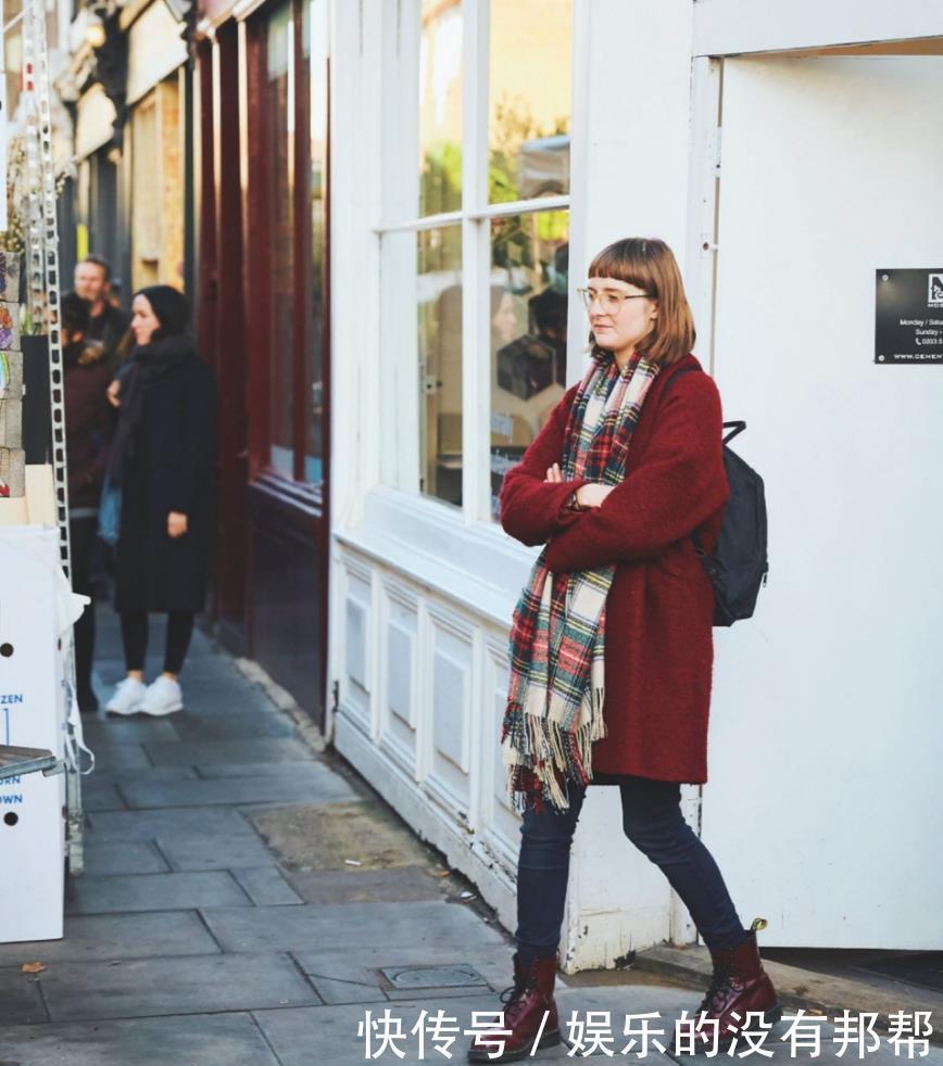 巴黎街头少女的冬季穿搭保暖又时髦!简约的款式搭配,精致又好看