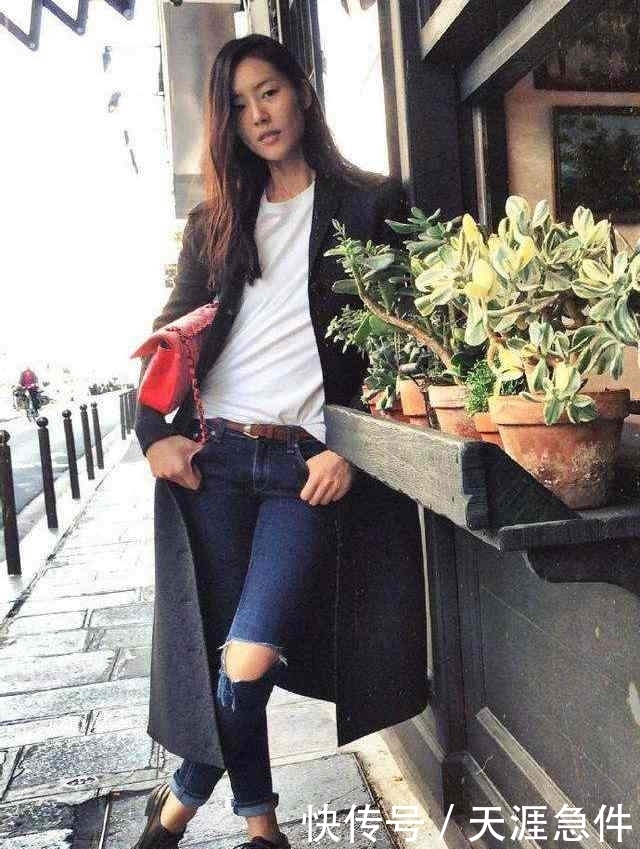 冬天穿平底鞋配大衣,太好看了,刘雯就是这样穿的,冬天一样很美