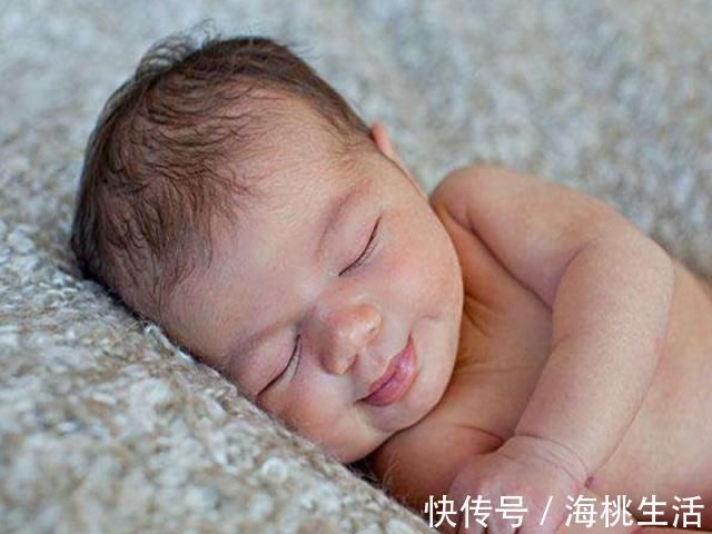 睡眠时间|当宝宝吃饱了会发出这几个“信号”,不要再喂了,当心造成伤害