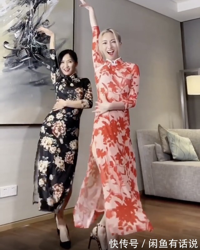 印花|母女俩穿旗袍跳女团舞,45岁妈妈气质惊艳,腰身纤细不输00后女儿