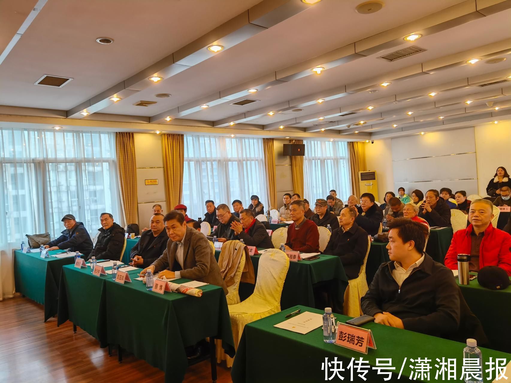 分会|送书画进万家！湖南硬笔军休分会召开辞旧迎新笔会