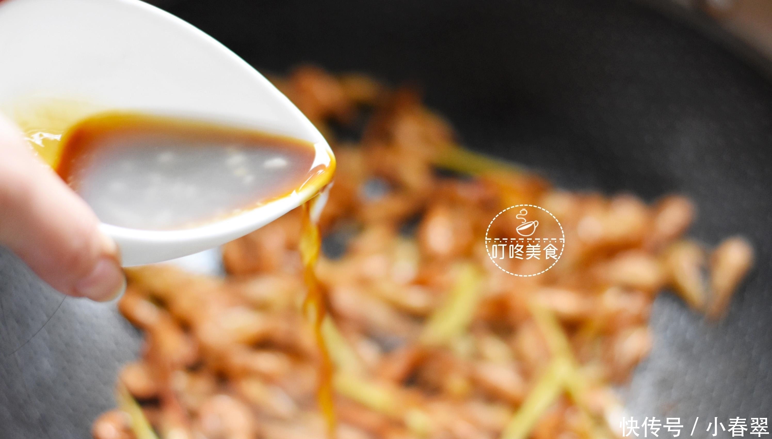 河虾最好吃的做法,简单一炒太香了,学会此做法,三斤都不够吃