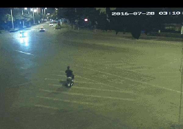 |搞笑GIF:当初我要是这么大胆一点,估计我的娃都能打酱油了