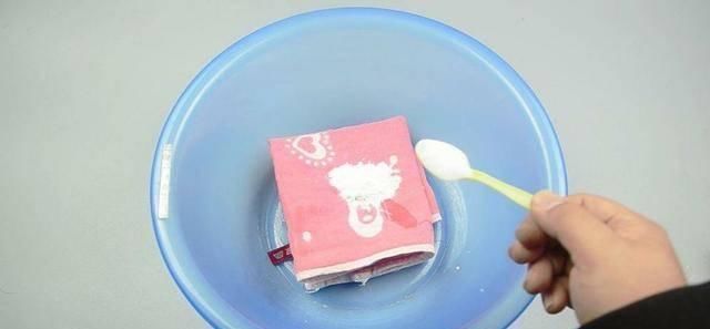 清洗|毛巾脏了,别拿肥皂洗,教你一招洗完都能洁白如新,省力又省心