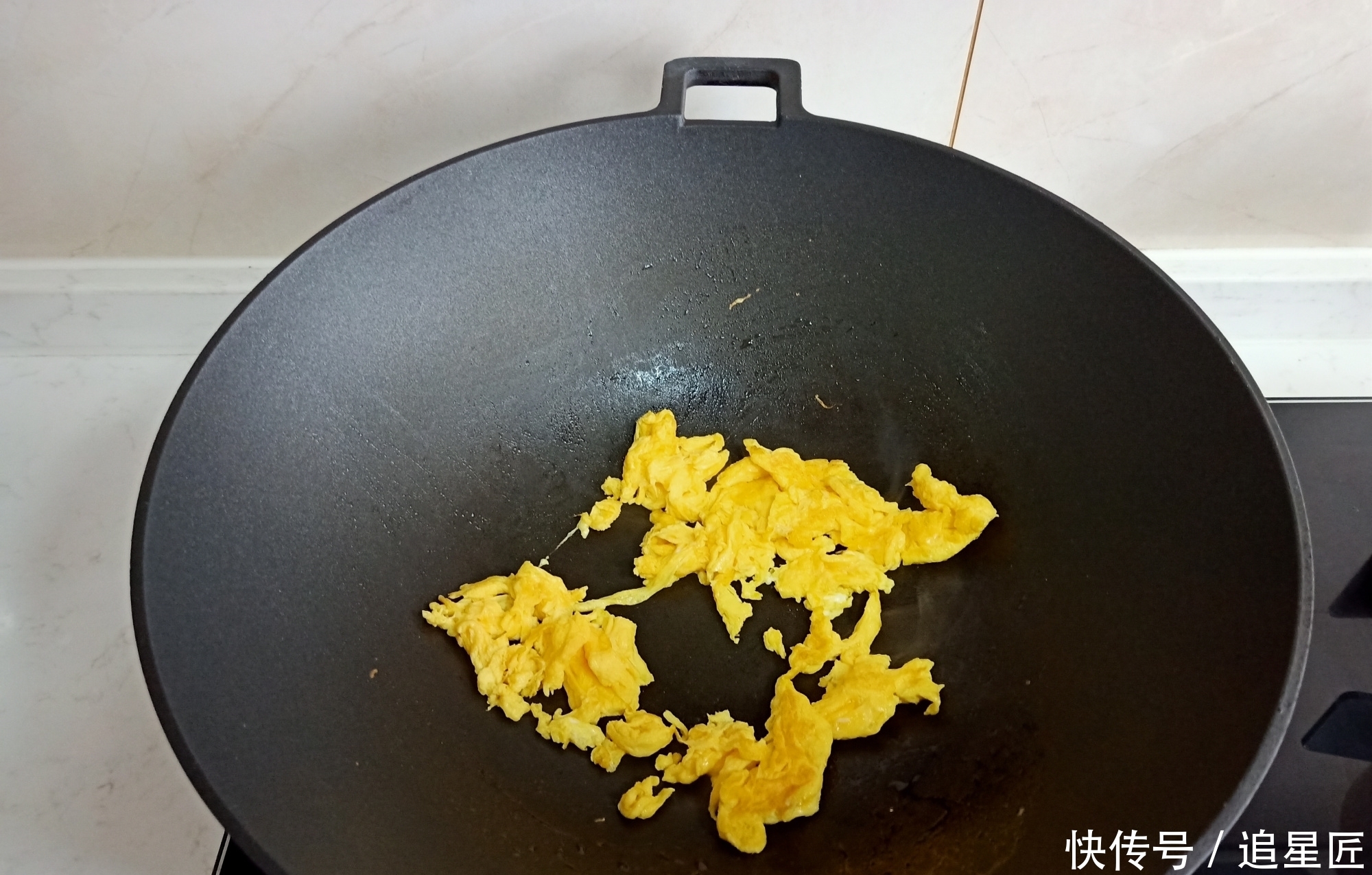 老两口的浪漫早餐,吃得舒服又省事儿,网友:有仪式感的生活