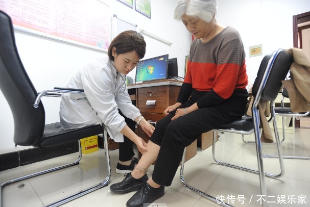 健脑|别再把“梳头”当做健脑之法了!老人要想护脑,请牢记3大招!