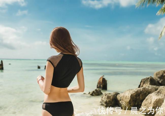 玲珑曲线 有气质的比基尼泳衣小姐姐,凸显出御姐味道!