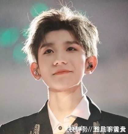 王源和希林娜依高參加節(jié)目,年齡問題成焦點(diǎn),情商高低有點(diǎn)明顯