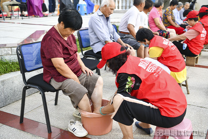 美德|传承尊老敬老美德 心系耄耋老人