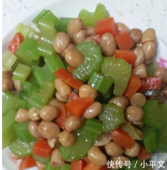 花生别再油炸了,教你最健康的做法,开胃下火,拌一拌5分钟做好