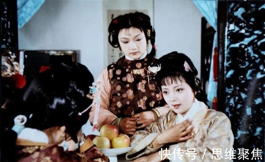 坠儿|滴翠亭偷听,薛宝钗为何要嫁祸给黛玉?事后一个举动证明她的无辜