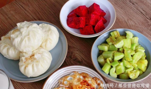 两个人的早餐,好吃又健康,有现蒸的大肉包,网友看的口水横流!