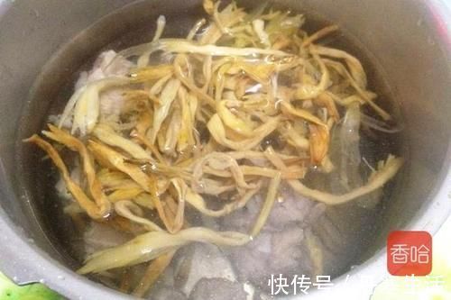 香菇肉片汤|失眠最怕这个菜,农村很常见,隔三岔五吃一次,睡眠好一觉到天亮