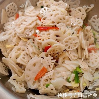 大厨|凉拌藕片总发黑怎么办大厨教你2招，藕片洁白如雪，香脆爽口！