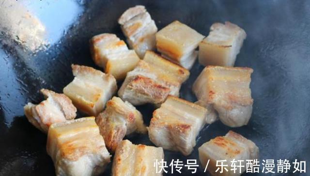 肉块|做红烧肉,不能焯水后直接炖,“2个窍门”要牢记,软糯不油腻