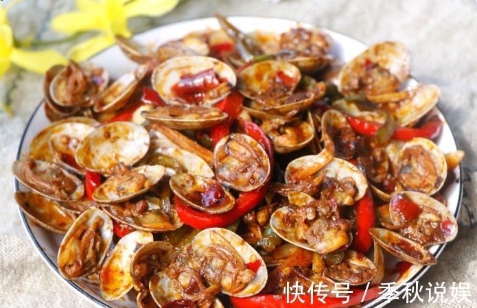 炒花甲,万万不要直接炒!大厨多做1步,吐沙快又净,香辣入味