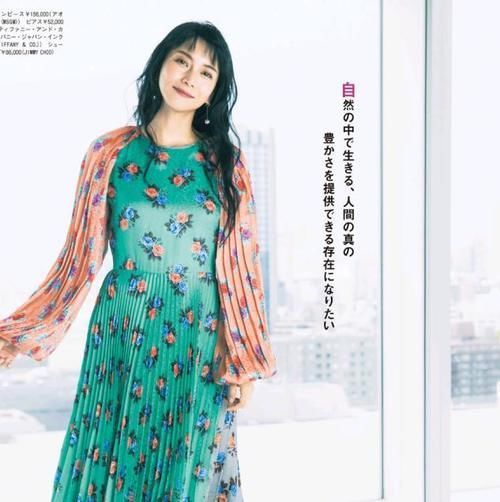 面部|面部太宽的女人如何变美？改变这些细节，显脸小之外还能提升气质