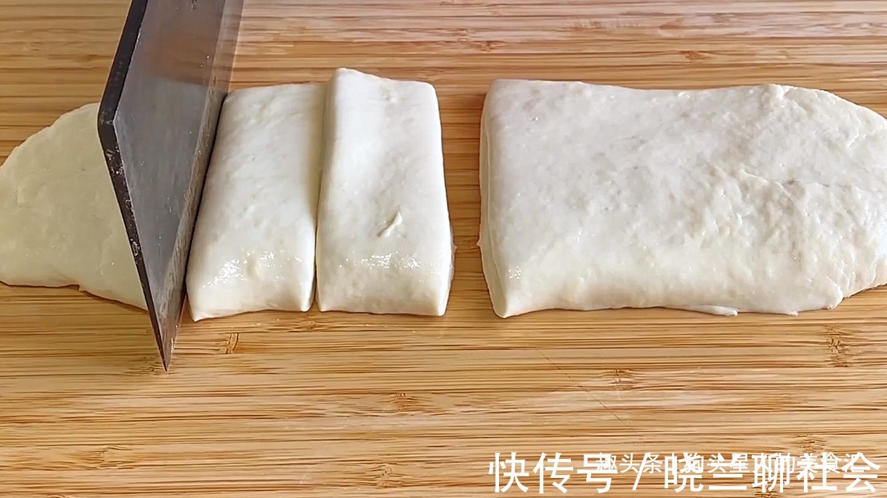 做法|葱油饼家常做法，记住关键3点，做的饼外酥里软，比早餐店的好吃