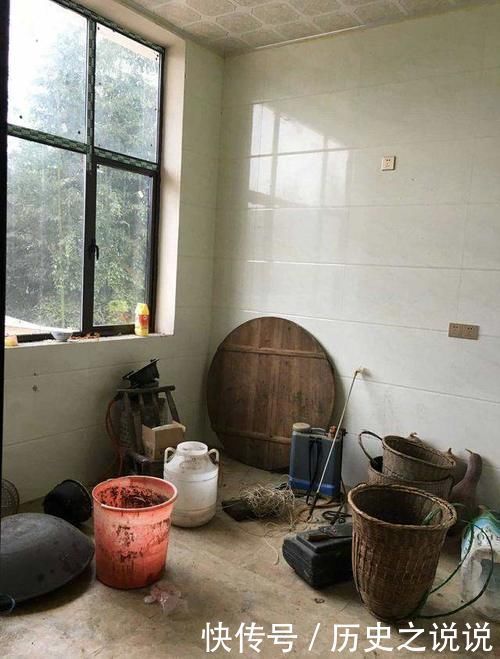 外表|农村自建的别墅,外表富贵的装修,内部却让人哭笑不得