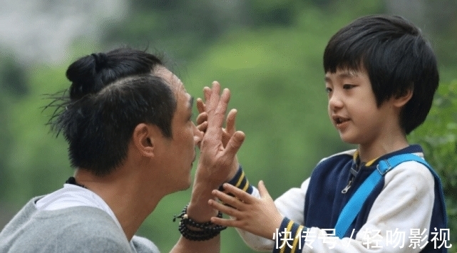 录《爸爸》留下永久性创伤的费曼,13岁身材发福,用刘海掩盖伤疤